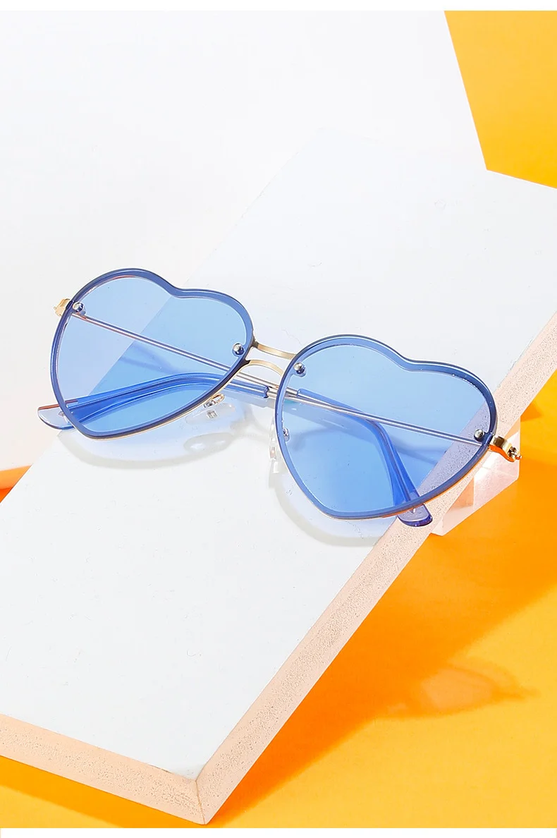 Classic Heart Shaped Sunglasses - Image 14