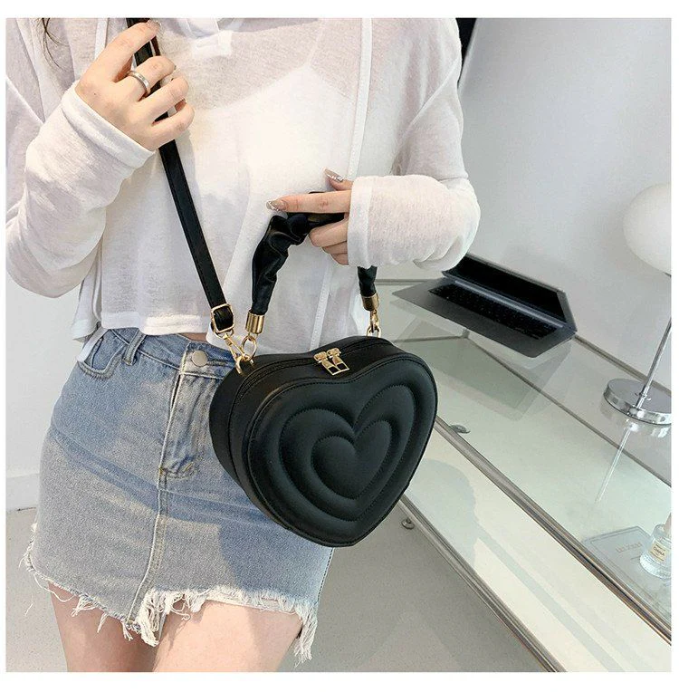 Y2K Aesthetic Retro Vintage Heart Shoulder Bag - Image 13
